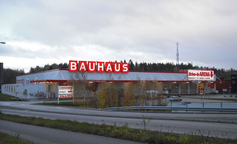 Bauhaus Lanna Reference Retail Buildings Llentab